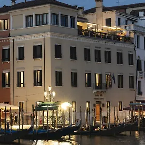https://h10-palazzo-canova.hotelinveneto.com